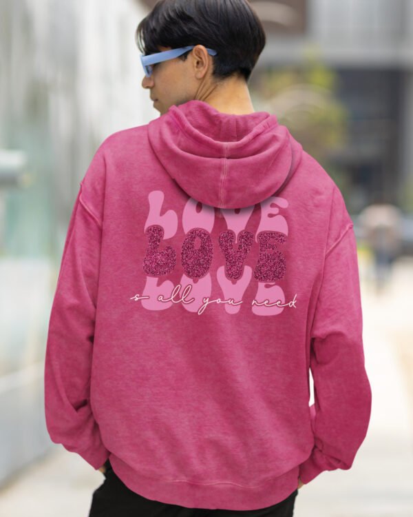 Bluza oversize z kapturem <br>Love is all You Need - efekt sprania