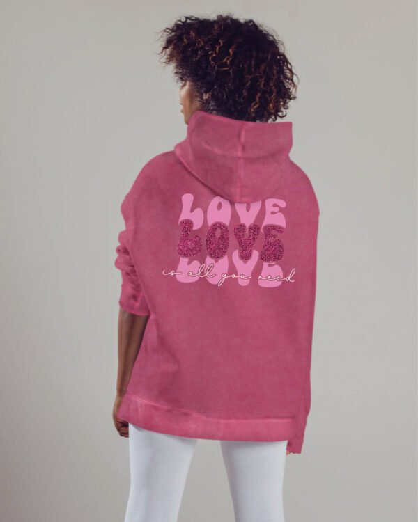 Bluza oversize z kapturem <br>Love is all You Need - efekt sprania