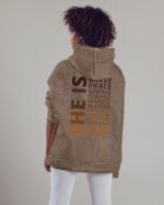 Bluza oversize z kapturem <br>Empowered Woman - efekt sprania