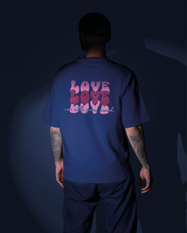 Luźna koszulka męska <br>Love is All You Need