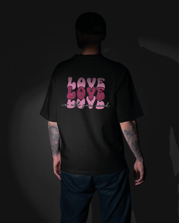 Luźna koszulka męska <br>Love is All You Need