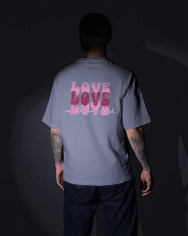 Luźna koszulka męska <br>Love is All You Need