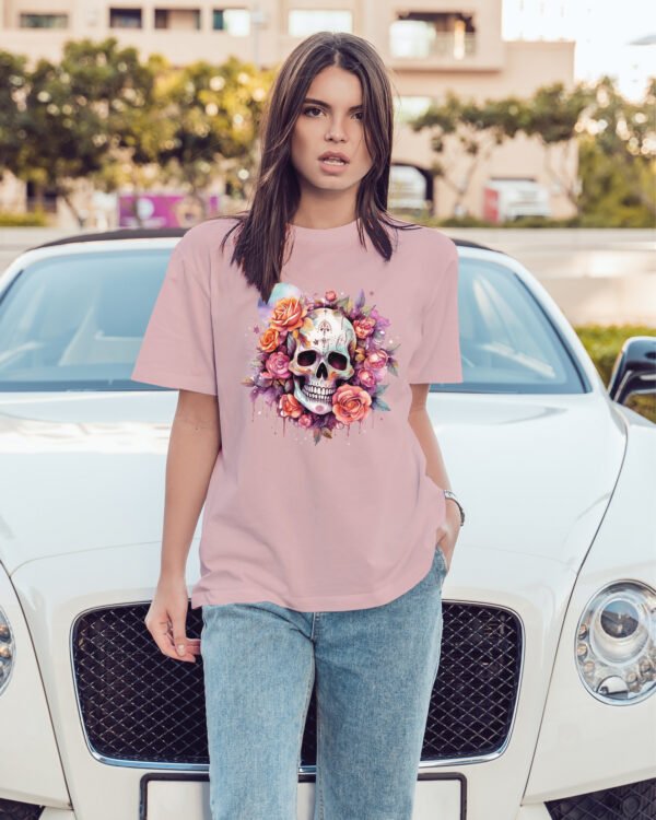 Luźna koszulka damska <br>Czaszka i Róże – Mroczny Styl