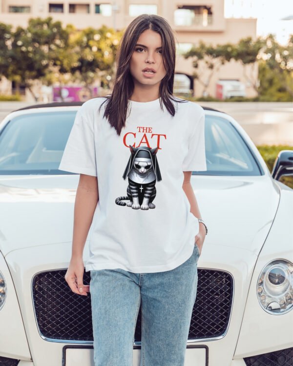 Luźna koszulka damska <br>The Cat Kot Zakonnica