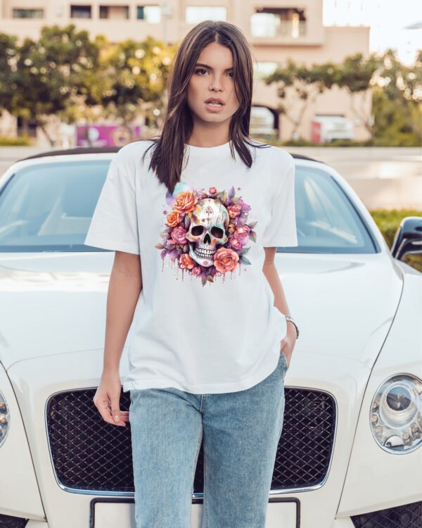 Luźna koszulka damska <br>Czaszka i Róże – Mroczny Styl