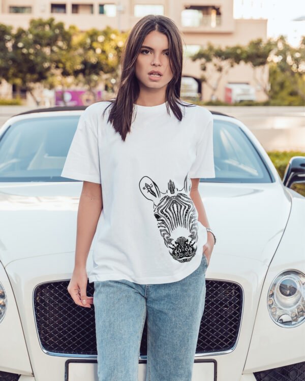 Luźna koszulka damska <br>Zebra - edycja White