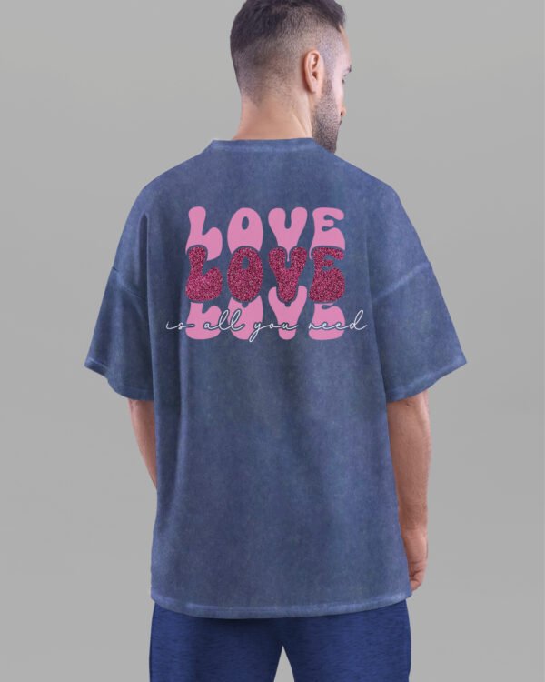 Męska koszulka oversize <br>Love is All You Need - efekt sprania