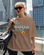 Damska koszulka oversize <br>Life is Good - efekt sprania