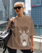 Damska koszulka oversize <br>Zebra, edycja Midnight - efekt sprania