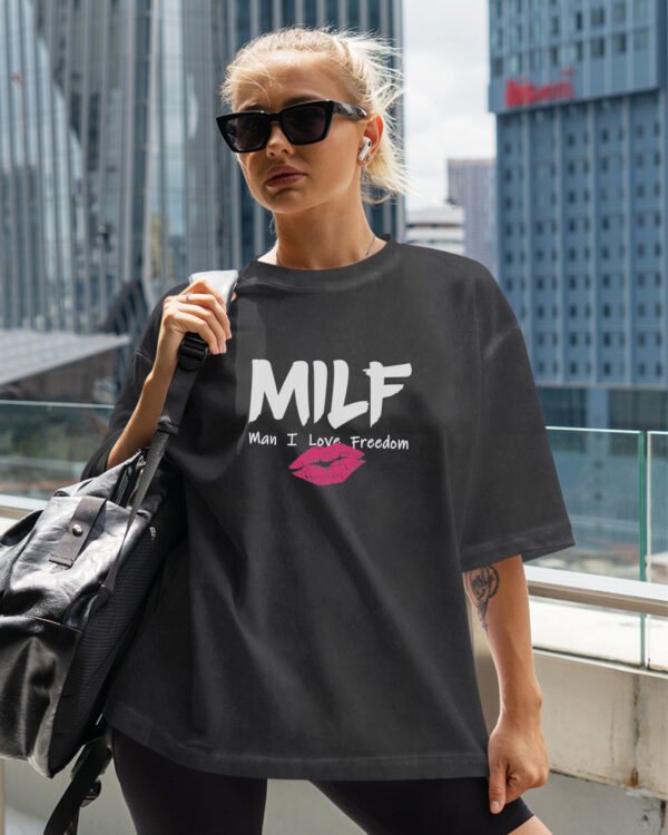 Damska koszulka oversize <br>MILF - efekt sprania