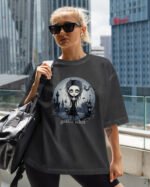 Damska koszulka oversize <br>Gothic vibes - efekt sprania