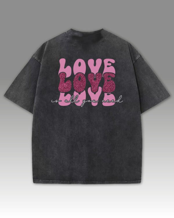 Męska koszulka oversize <br>Love is All You Need - efekt sprania