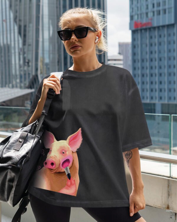 Damska koszulka oversize <br>Don't be a Pig - efekt sprania