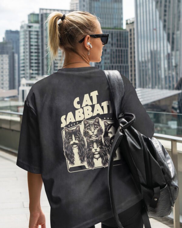 Damska koszulka oversize <br>Cat Sabbath - efekt sprania
