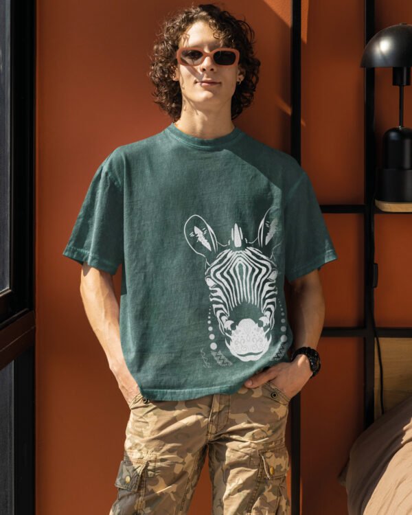 Męska koszulka oversize <br>Zebra, edycja Midnight - efekt sprania