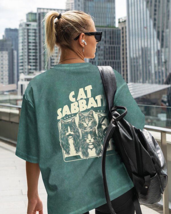 Damska koszulka oversize <br>Cat Sabbath - efekt sprania
