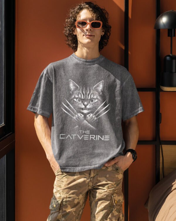 Męska koszulka oversize <br>The Catverine - efekt sprania