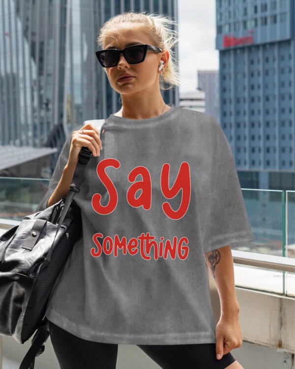 Damska koszulka oversize <br>Say Something - efekt sprania