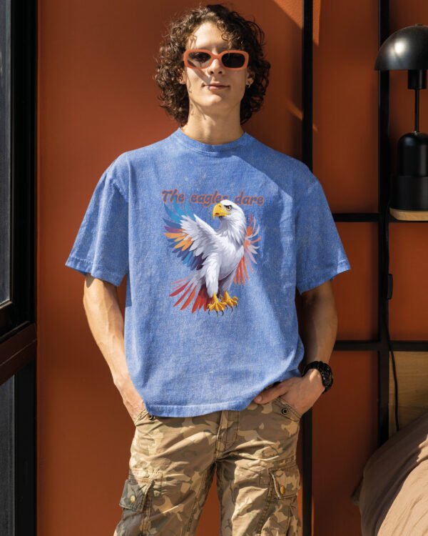Męska koszulka oversize <br>The Eagles Dare - efekt sprania