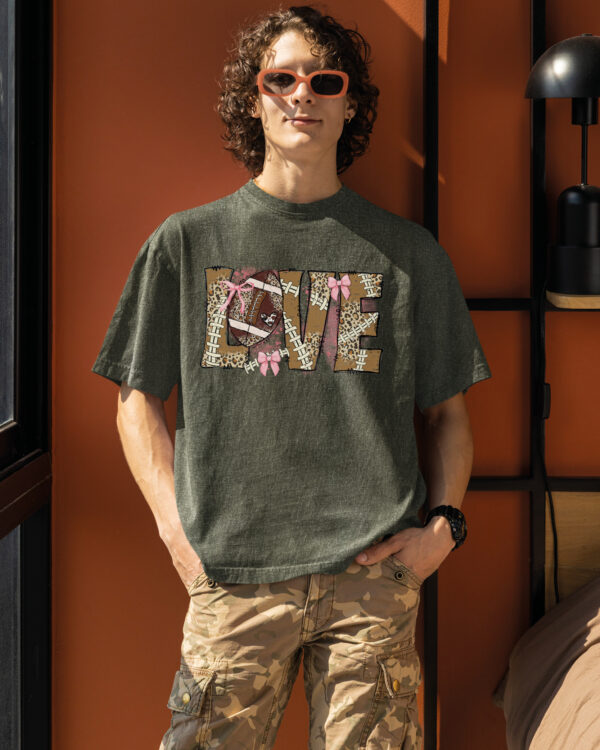 TL TS OLD KHA DTG 0254 A MEN Męska koszulka oversize <br>Love Football - efekt sprania