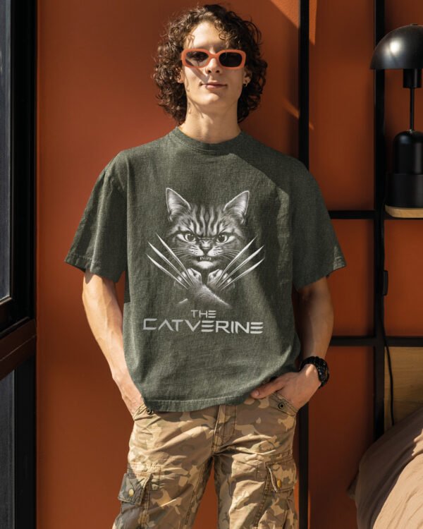 Męska koszulka oversize <br>The Catverine - efekt sprania
