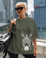 Damska koszulka oversize <br>Zebra, edycja Midnight - efekt sprania