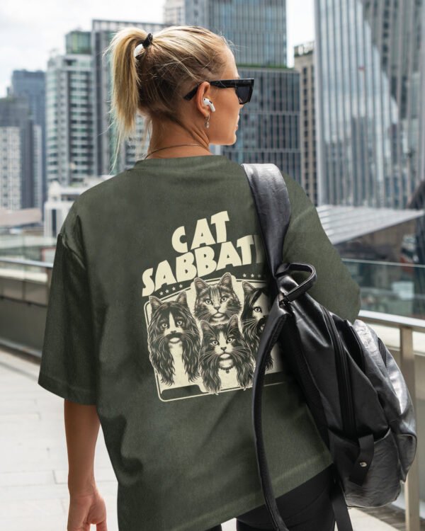 Damska koszulka oversize <br>Cat Sabbath - efekt sprania