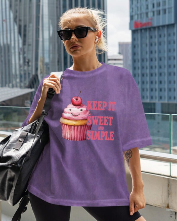 Damska koszulka oversize <br>Sweet and Simple - efekt sprania