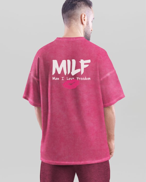 Męska koszulka oversize <br>MILF - efekt sprania