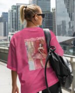 Damska koszulka oversize <br>Moulin Rouge Balerina - efekt sprania