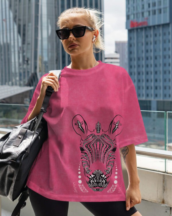 Damska koszulka oversize <br>Zebra, edycja White - efekt sprania