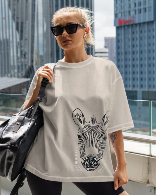 Damska koszulka oversize <br>Zebra, edycja White - efekt sprania