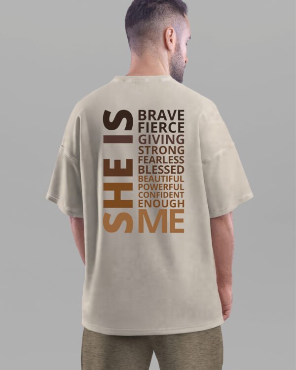 Męska koszulka oversize <br>She Is - efekt sprania