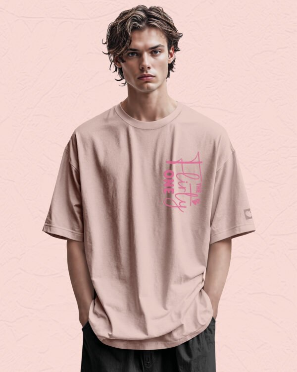 Koszulka oversize <br>The Flirty One - nadruk z zamszu