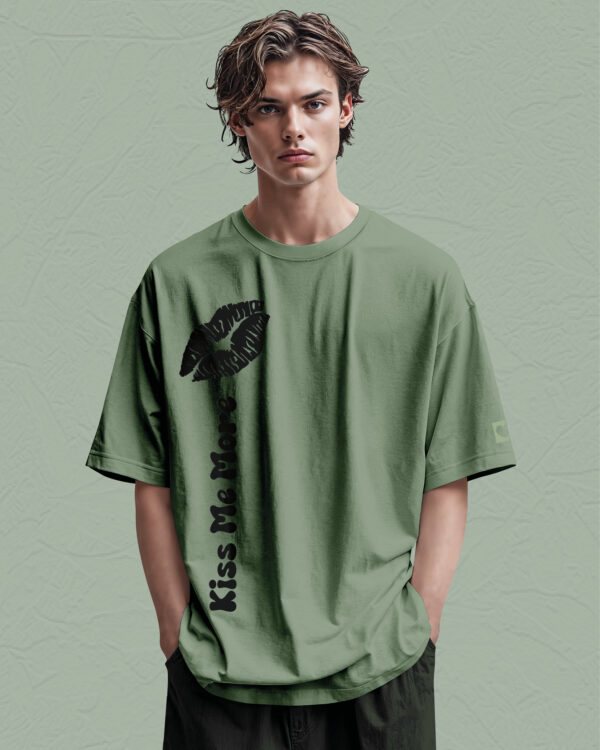 PLO 021BLACK SIL Tshirt Oversize Green Matcha2 Koszulka Gruba Premium <br>Kiss me More - nadruk silikonowy pionowy