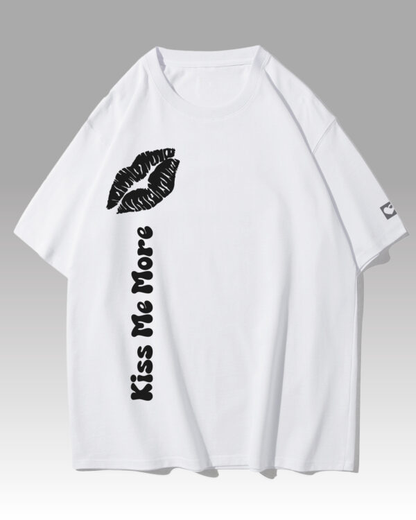 PLO 021BLACK SIL Tshirt Oversize White Koszulka Gruba Premium <br>Kiss me More - nadruk silikonowy pionowy