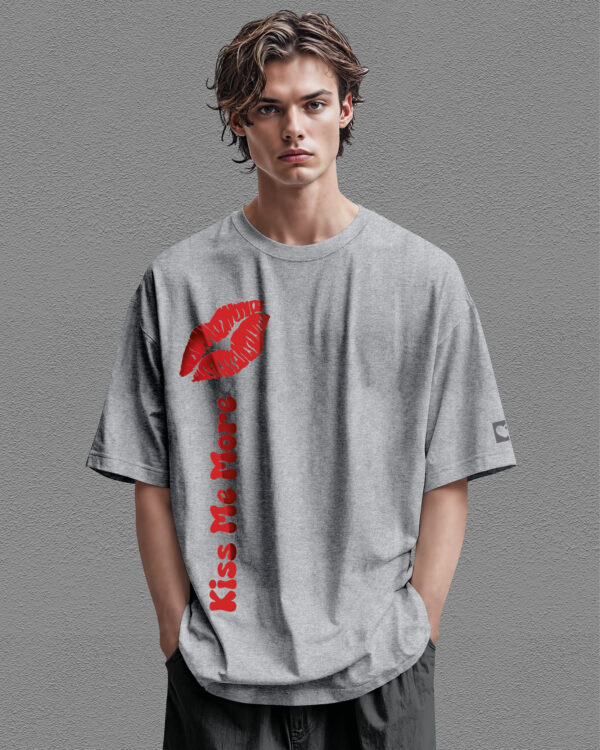 PLO 021RED SIL Tshirt Oversize Grey2 Koszulka Gruba Premium <br>Kiss me More - nadruk silikonowy pionowy