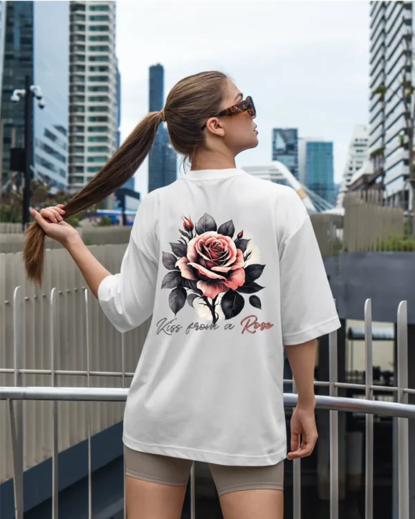 TL0472BIG Tshirt Oversize White23 Damska koszulka Gruba Premium <br>Kiss from a Rose
