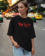 Koszulka oversize <br>Kiss me More - nadruk holograficzny poziomy