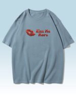 Koszulka oversize <br>Kiss me More - nadruk holograficzny poziomy