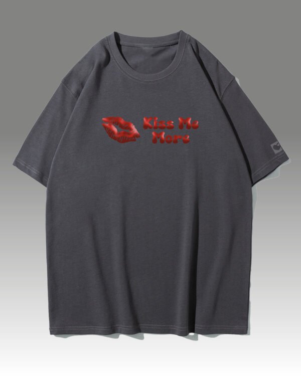 Koszulka oversize <br>Kiss me More - nadruk holograficzny poziomy