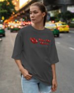 Koszulka oversize <br>Kiss me More - nadruk holograficzny poziomy