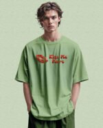 Koszulka oversize <br>Kiss me More - nadruk holograficzny poziomy
