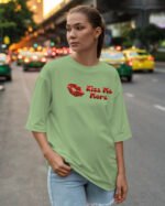 Koszulka oversize <br>Kiss me More - nadruk holograficzny poziomy