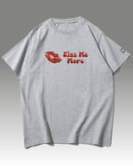 Koszulka oversize <br>Kiss me More - nadruk holograficzny poziomy
