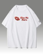 Koszulka oversize Kiss me More - nadruk holograficzny