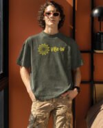 Koszulka oversize efekt sprania <br>Zamszowy nadruk Vibe ON