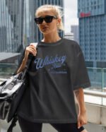 Koszulka oversize efekt sprania <br>Nadruk brokatowy Whiskey