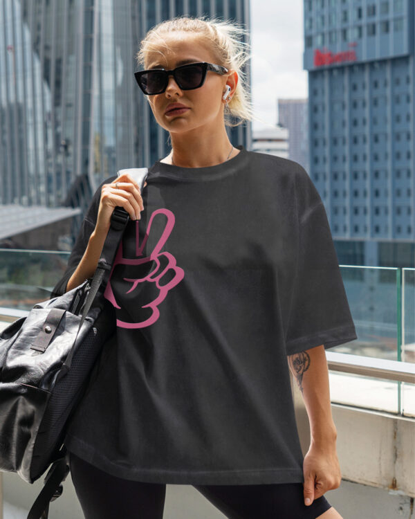 PLO 049 ROSE VEL Tshirt Old Look Black3 Koszulka oversize efekt sprania <br>Nadruk Zamszowy Pokój