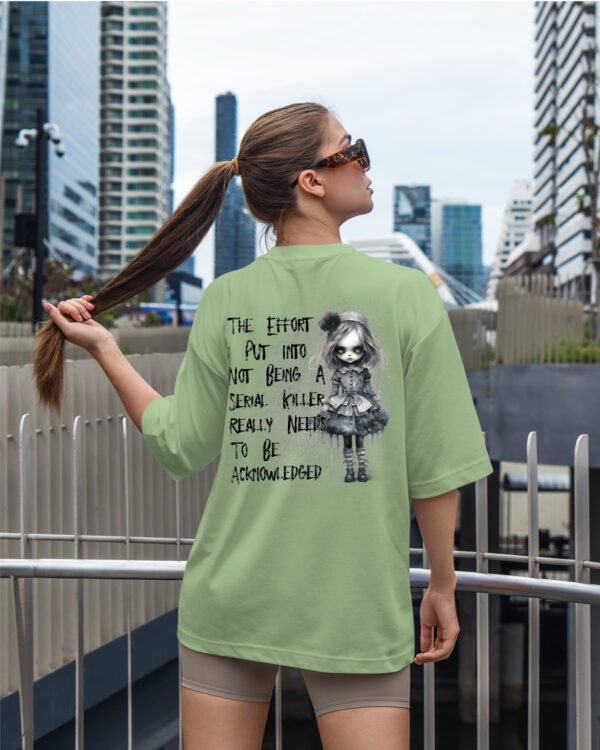 Damska koszulka oversize <br>Dark Humor Doll